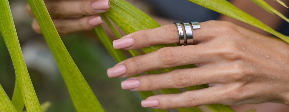 przedłużanie paznokci żelem